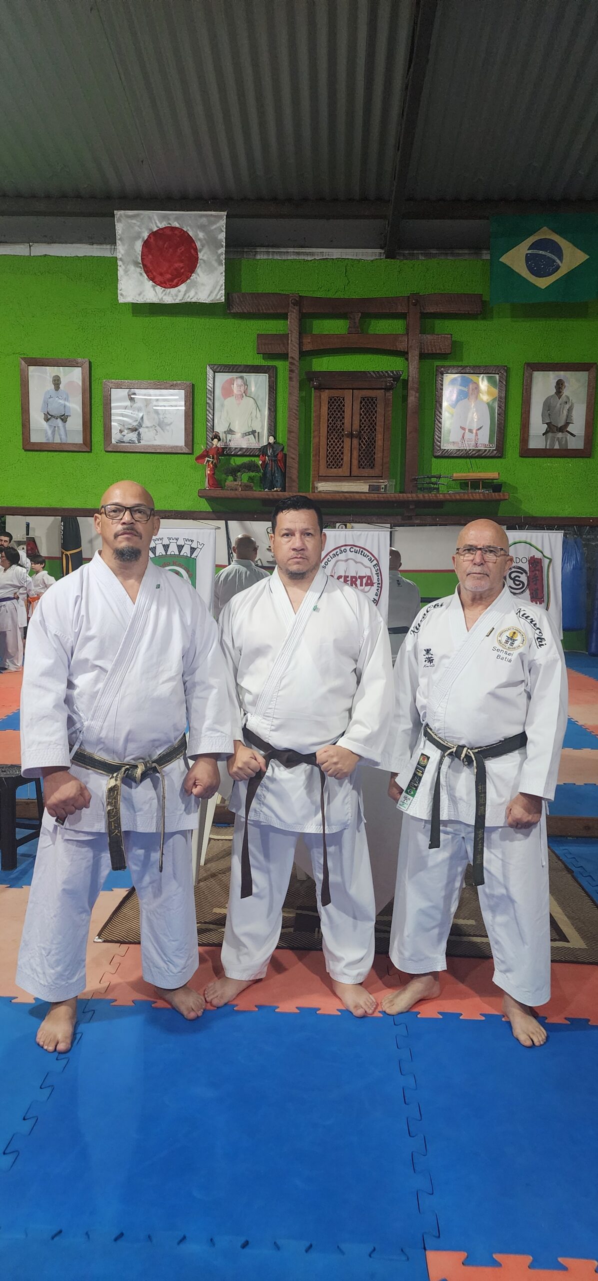 Sensei e mestres no dojo